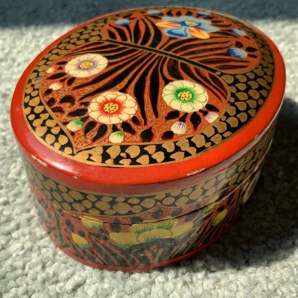 Hand Painted Oval Shaped Two Piece Trinket Box - Picture 6 of 7